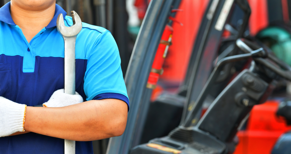 Maintaining a forklift